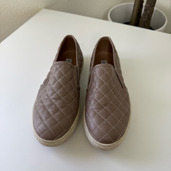 Steve Madden Brown Ecentrcq Quilted Slip-on Sneakers Women's Size 8 - Picture 3 of 5